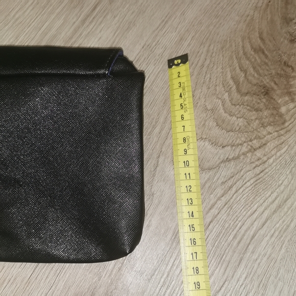 🍀3/$30 Black cross body purse - Picture 4 of 5